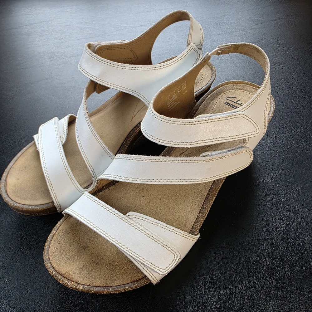 Clarks Collection soft cushion wedge sandals leather white size‎ 7.5